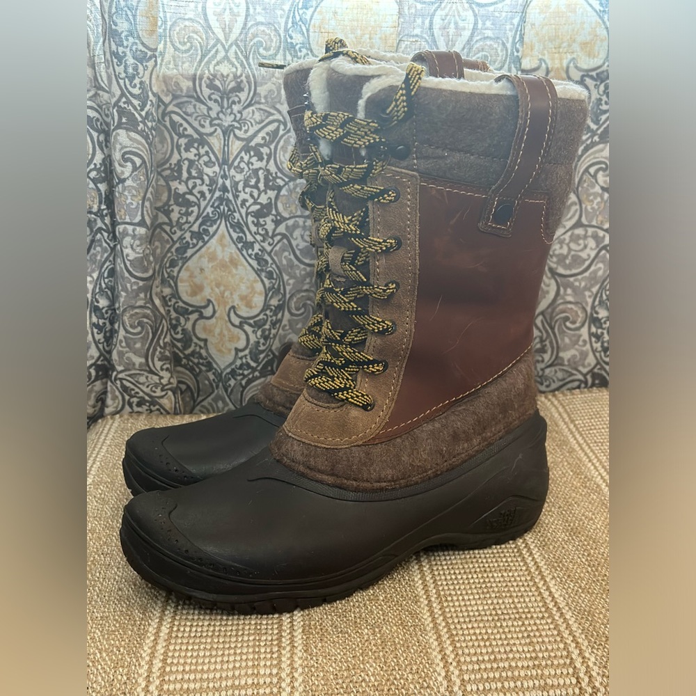Women’s North Face boots